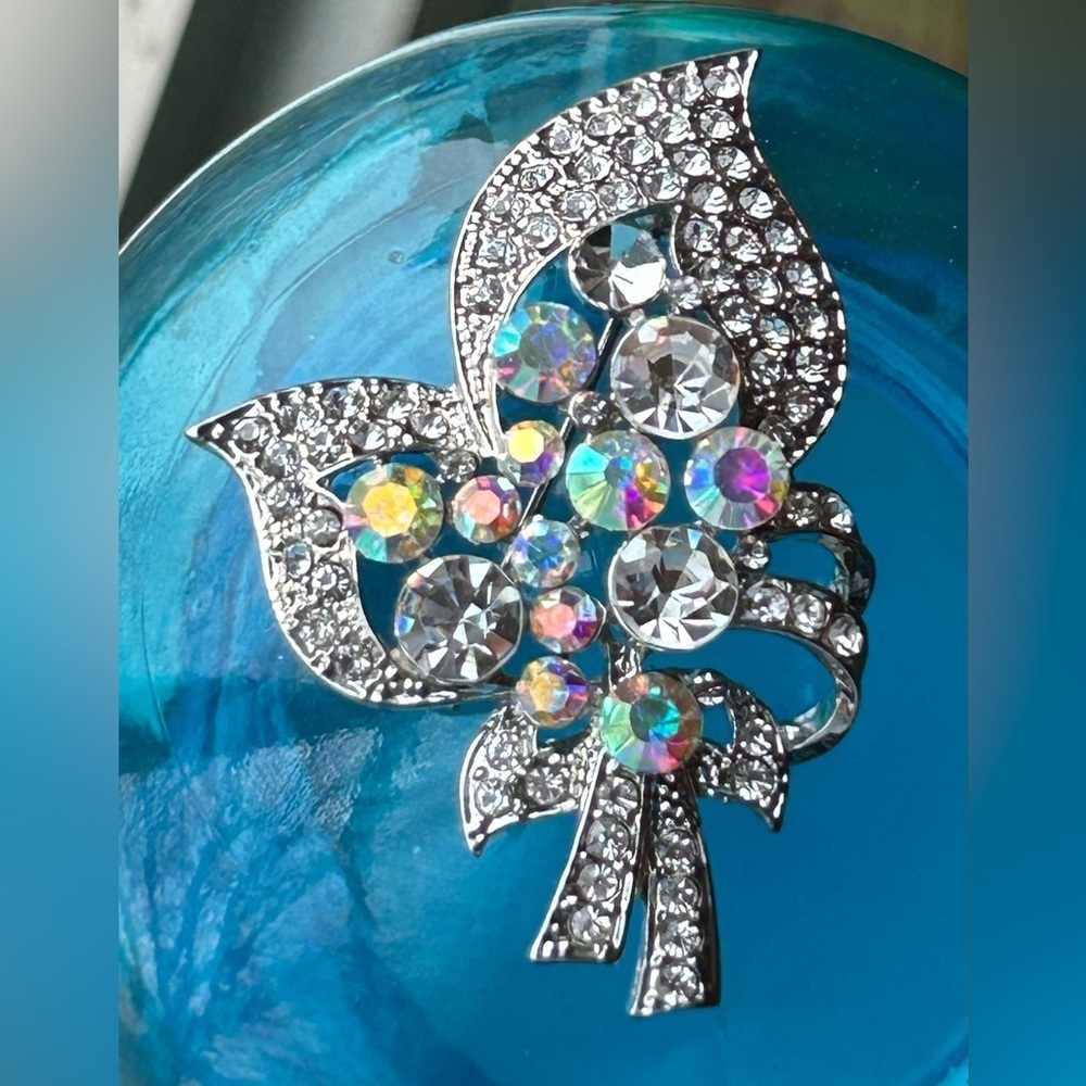Vintage Leaf & Flowers Aurora Borealis Rhinestone Brooch Measures approximately - Picture 3 of 7